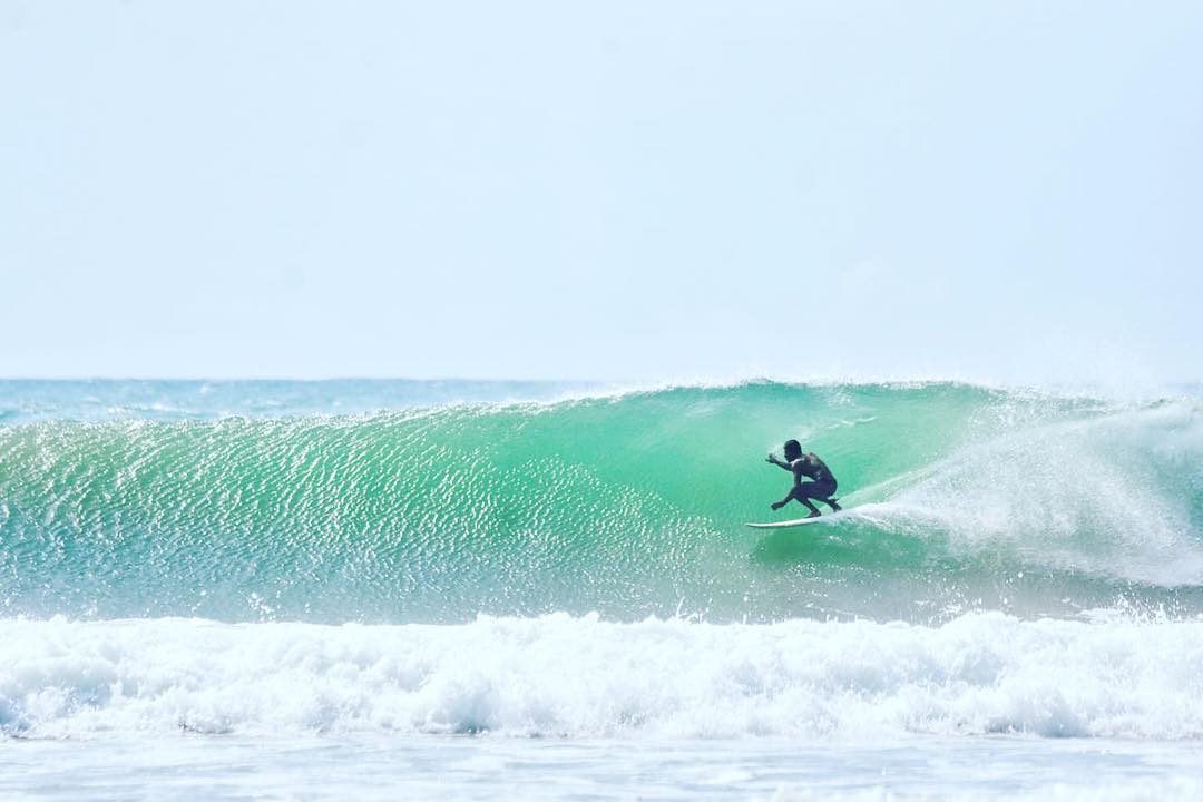 Een complete midigama surfgids: wanneer, waar en hoe te surfen op een van de beste pauzes van Sri Lanka
