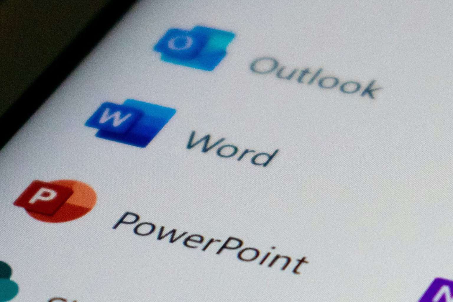 Słowo do sieci w końcu dostaje odpowiednią edycję nagłówka i stopki