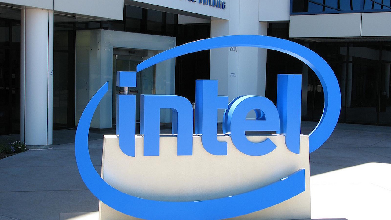 Zdá se, že Intel opustí strategii sólového skleněného substrátu, hledá partnery