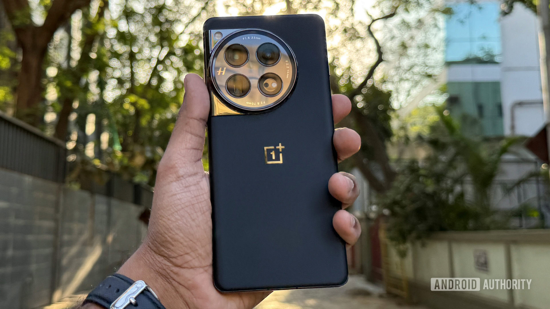 Superblack OnePlus 15 by mohl být nejčernější černou barvou, kterou jsme viděli na telefonu