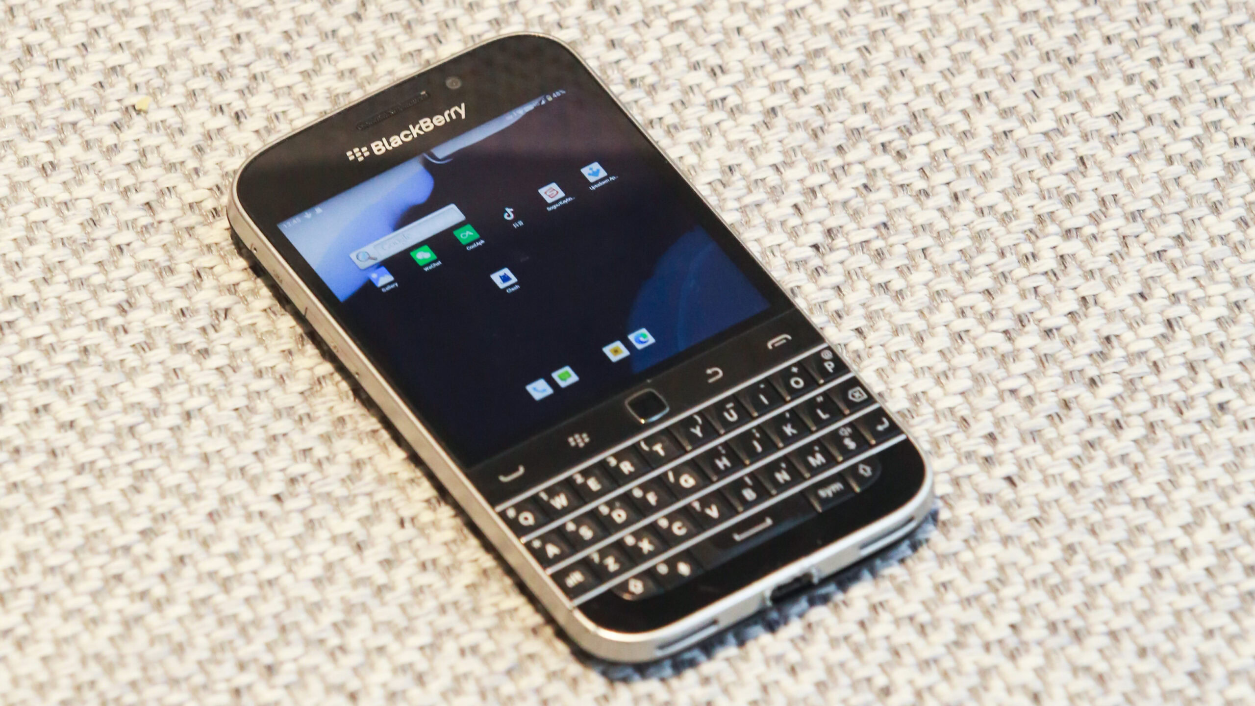 Blackberry Classic jest ożywiany z Androidem i może być twój za 400 USD