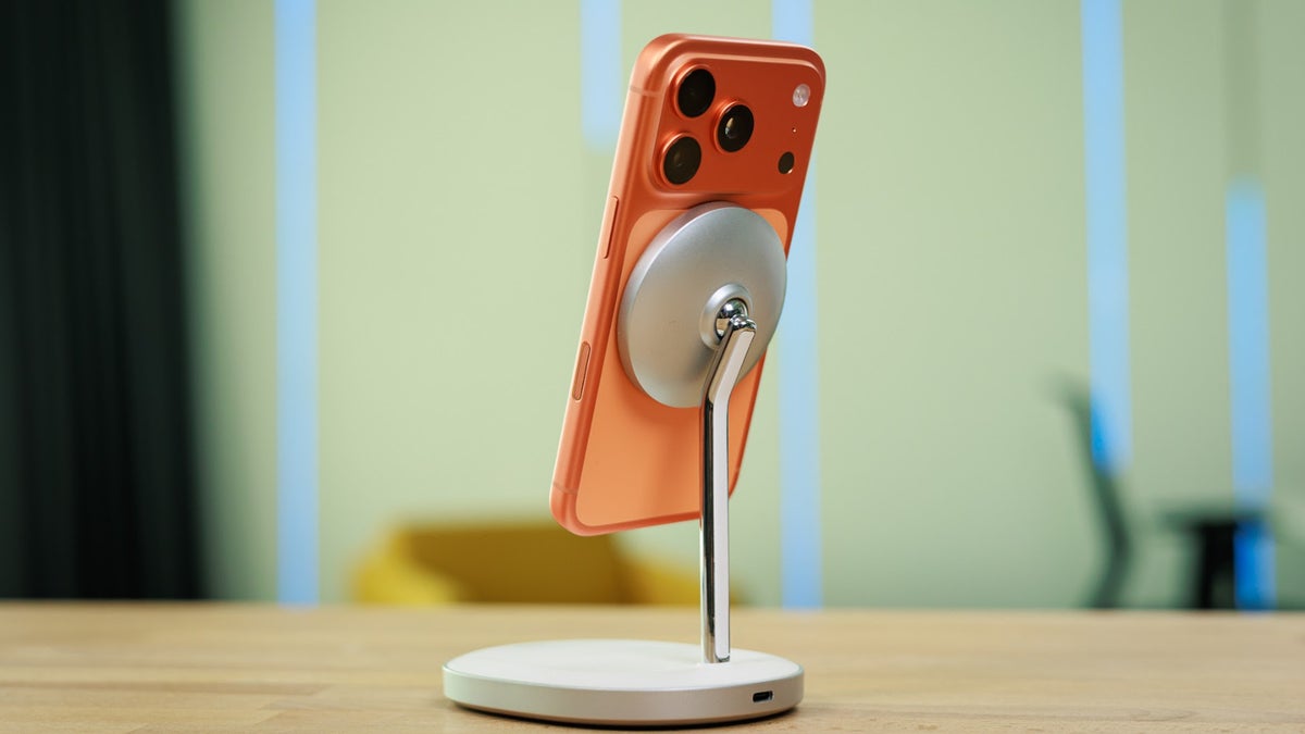 El CEO de Apple, Tim Cook, se dirige al lanzamiento del iPhone 17 en la nota de la compañía