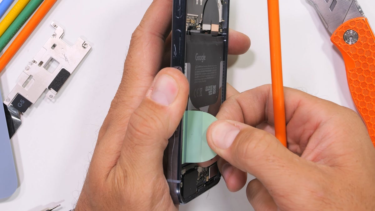 Le nouveau démontage suggère que le Google Pixel 10 Pro pourrait être le téléphone le plus facile à réparer encore