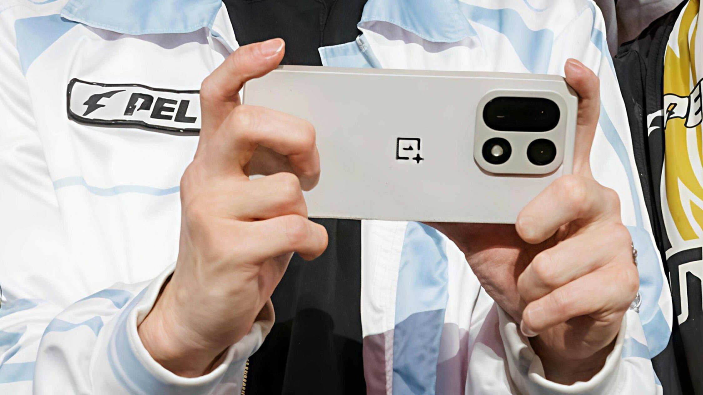 Una revisión de OnePlus 15 está disponible incluso antes de que el teléfono se lance oficialmente