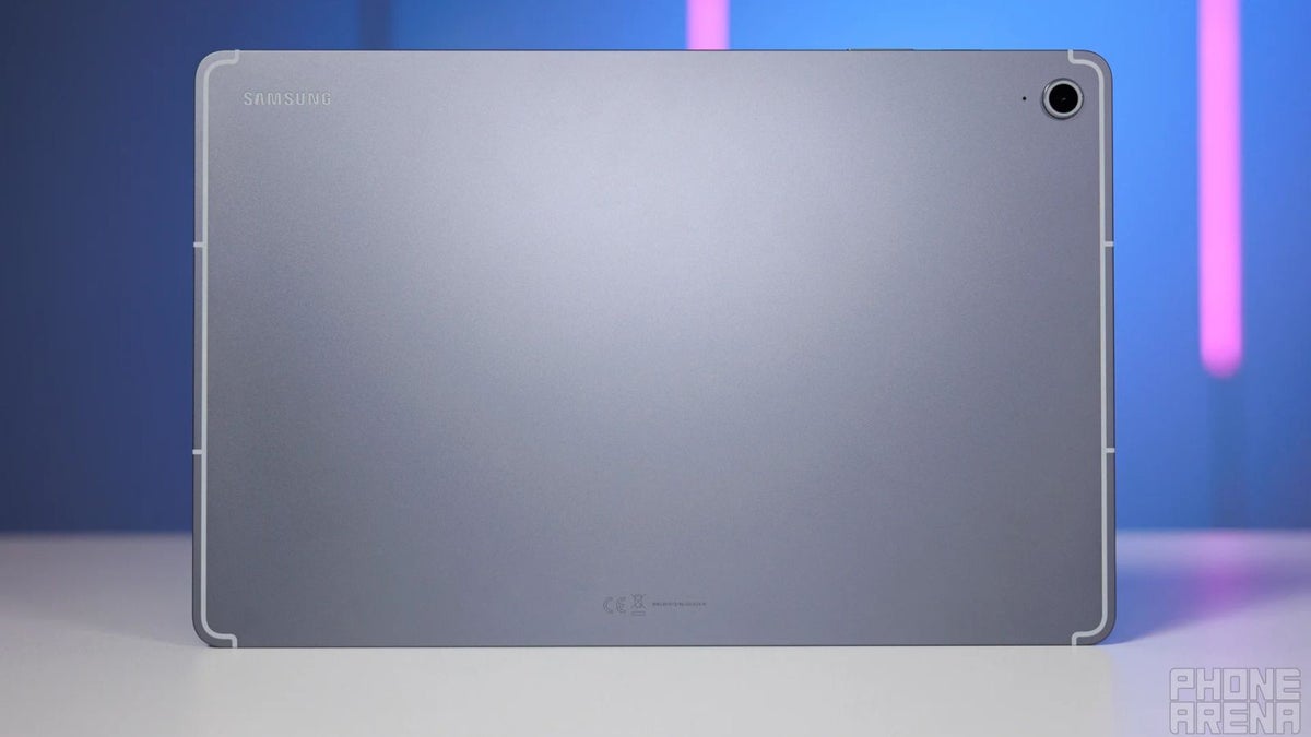 A Amazon está vendendo o gigantesco Samsung Galaxy Tab S10 FE + mid-ranger com um raro desconto de US $ 100
