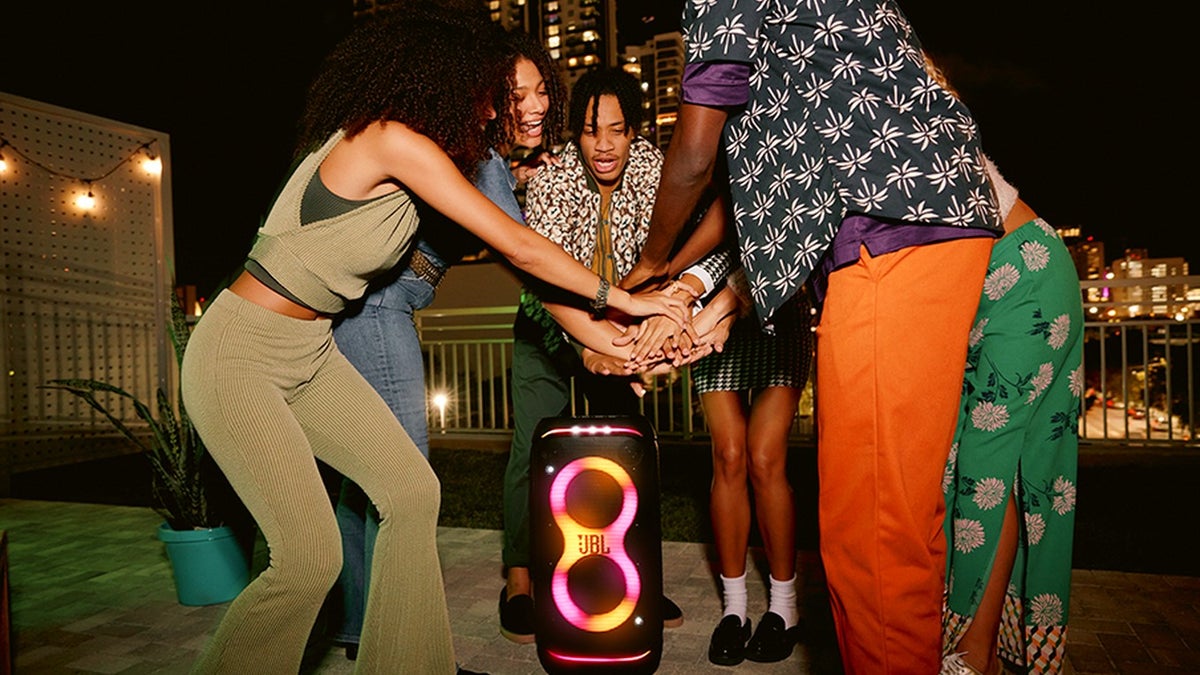 Con un descuento de $150, JBL PartyBox Stage 320 está aún más listo para sacudir tu bloque