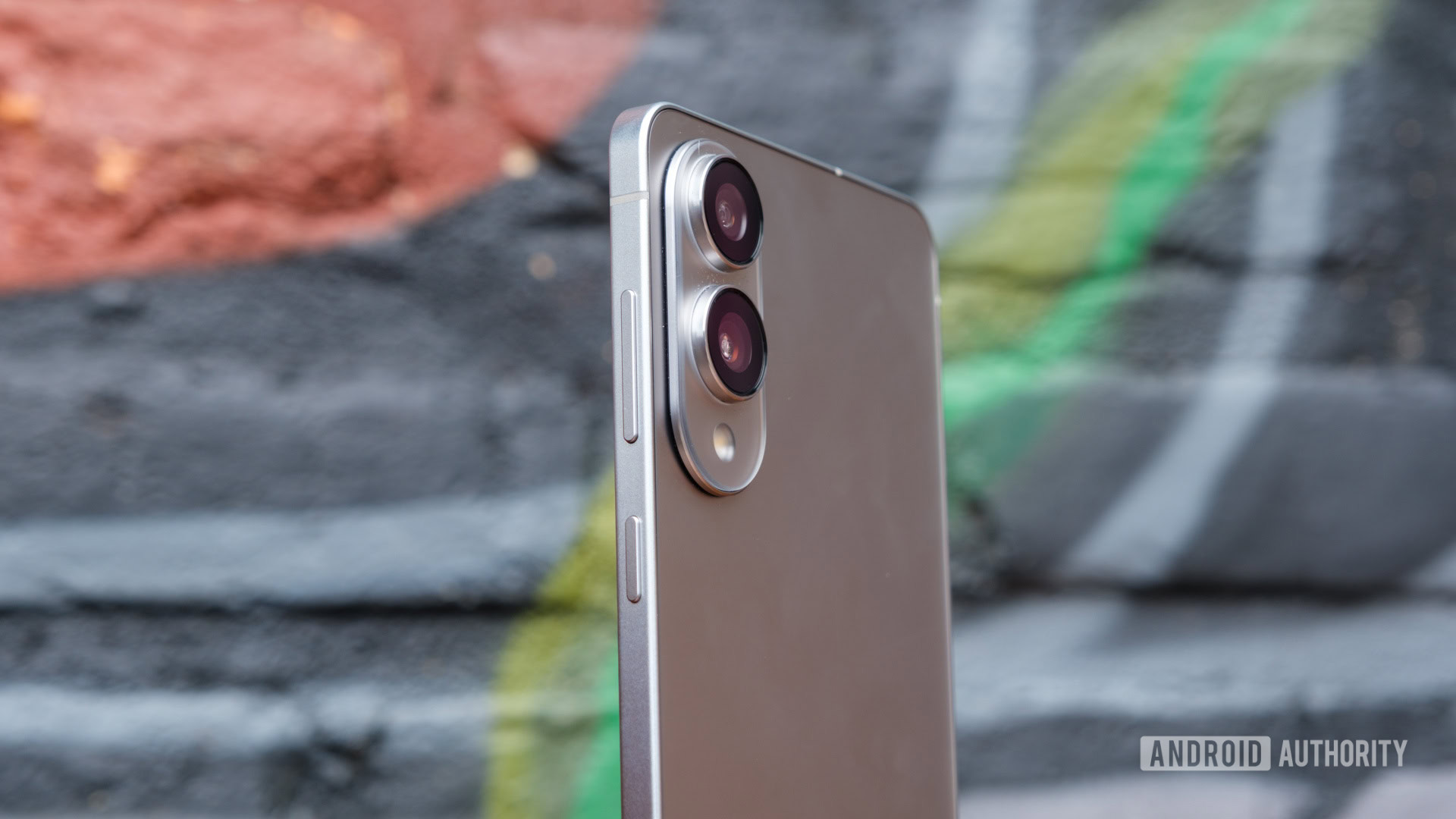 Samsung možná s ultratenkými telefony přeci jen neskončil