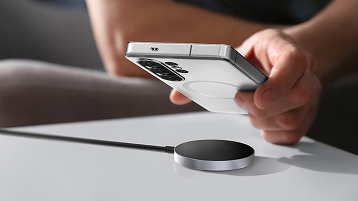 Les nouveaux chargeurs Qi2 de Samsung sont prêts avant ses téléphones