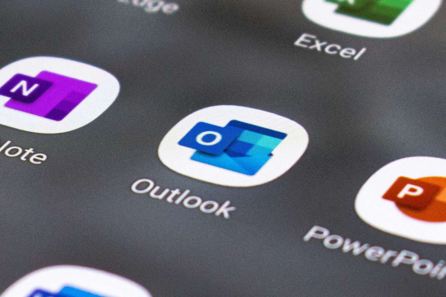 Microsoft indaga sulla nuova interruzione di Exchange Online poiché gli utenti di Outlook classici sono colpiti da errori delle cassette postali