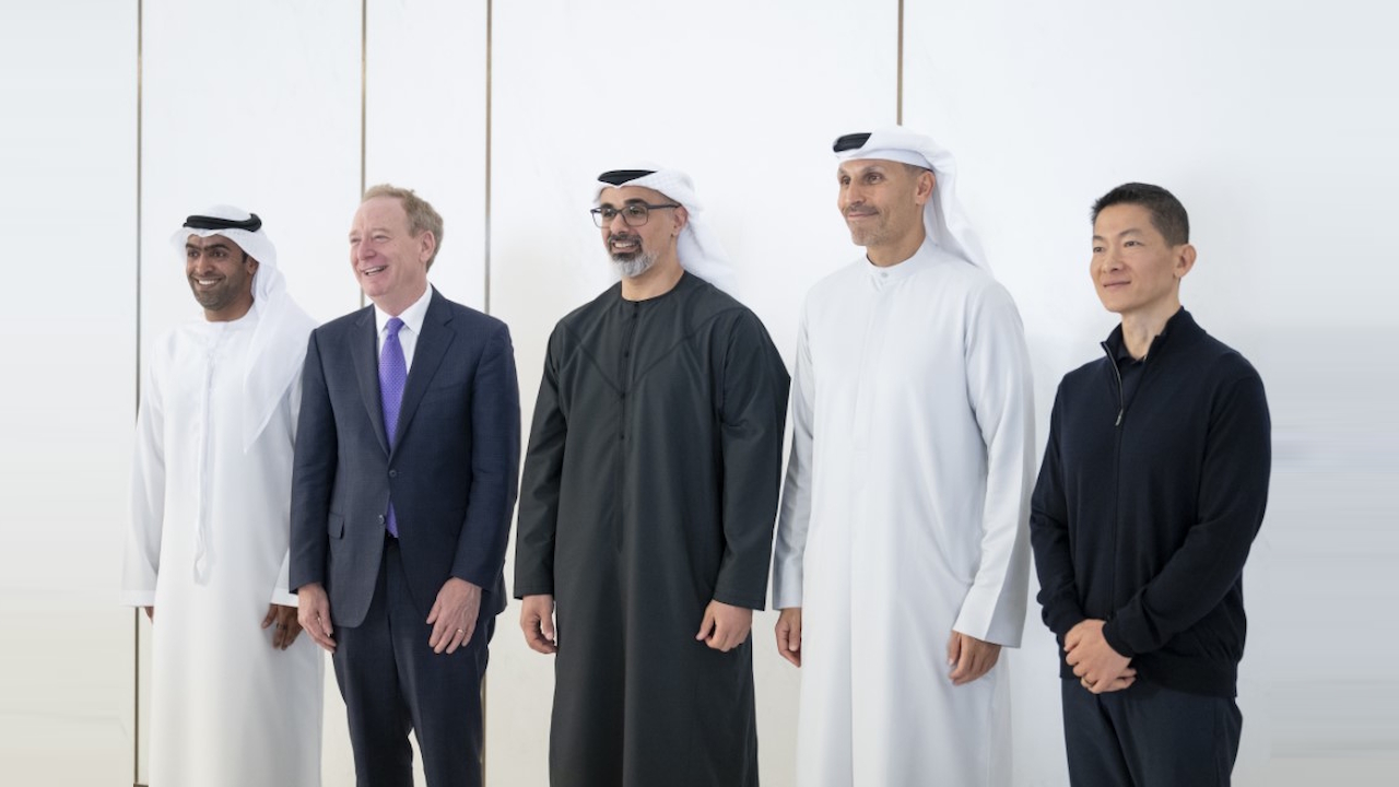 Microsoft anunță investiții de 15,2 miliarde de dolari în Emiratele Arabe Unite pentru a stimula AI și infrastructura cloud