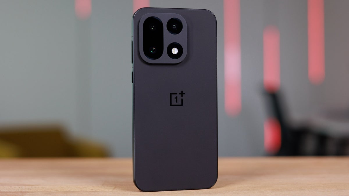 OnePlus 15は米国政府機関閉鎖の犠牲となったが、良いニュースもいくつかある