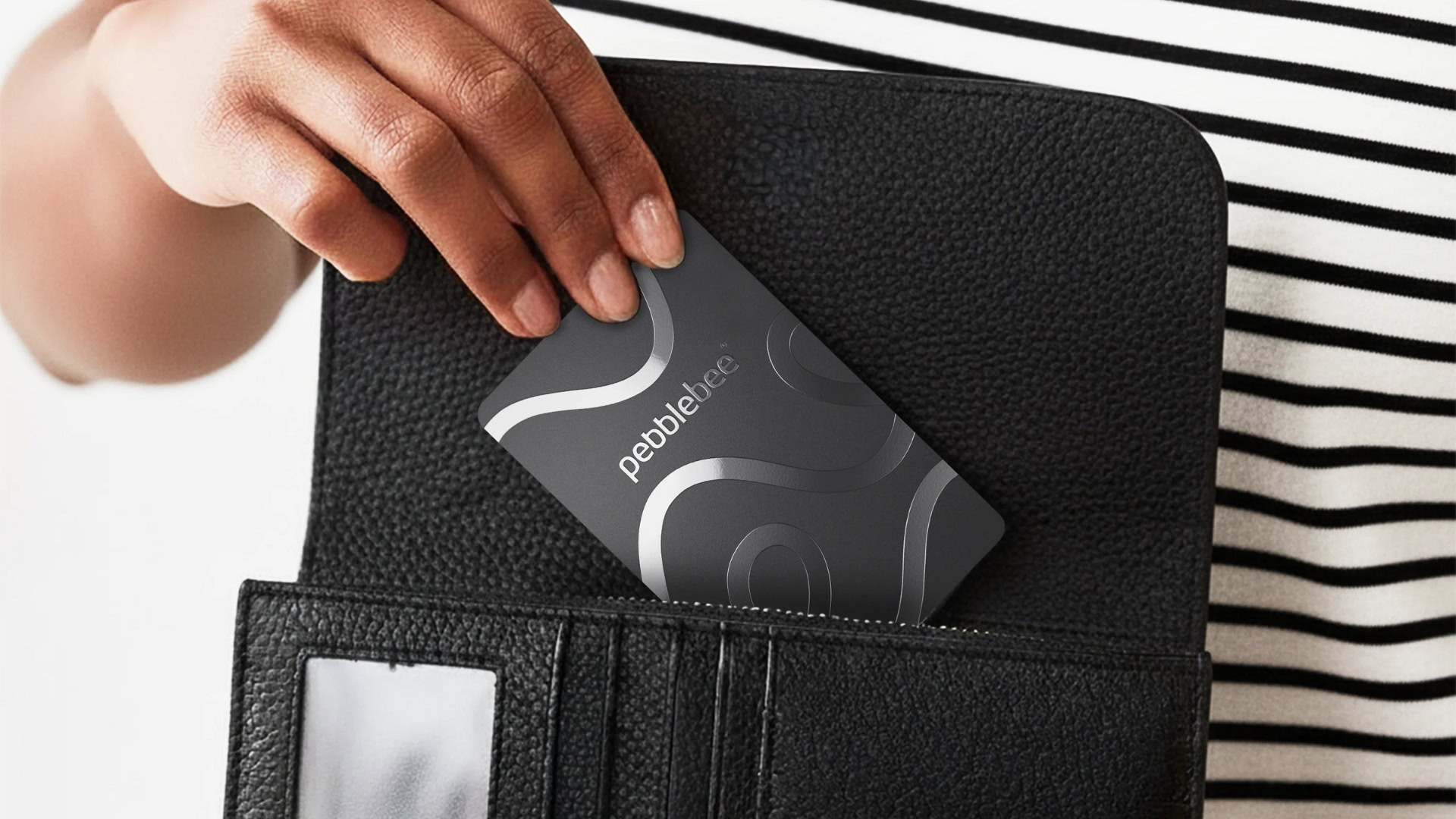 Pebblebee の新しい Find Hub トラッカーにワイヤレス充電と限定カラーが追加