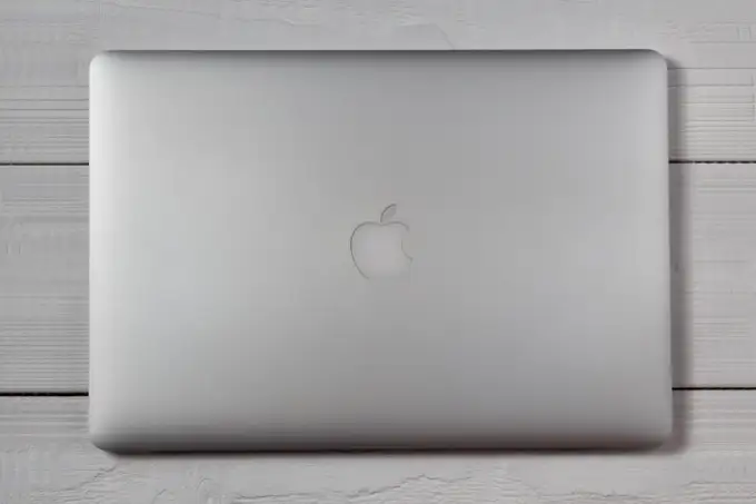 Come tenere acceso il Mac anche con il coperchio chiuso