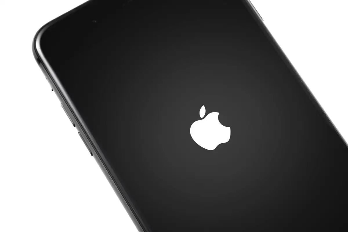 iPhoneが勝手に再起動してしまう？修正する8つの方法