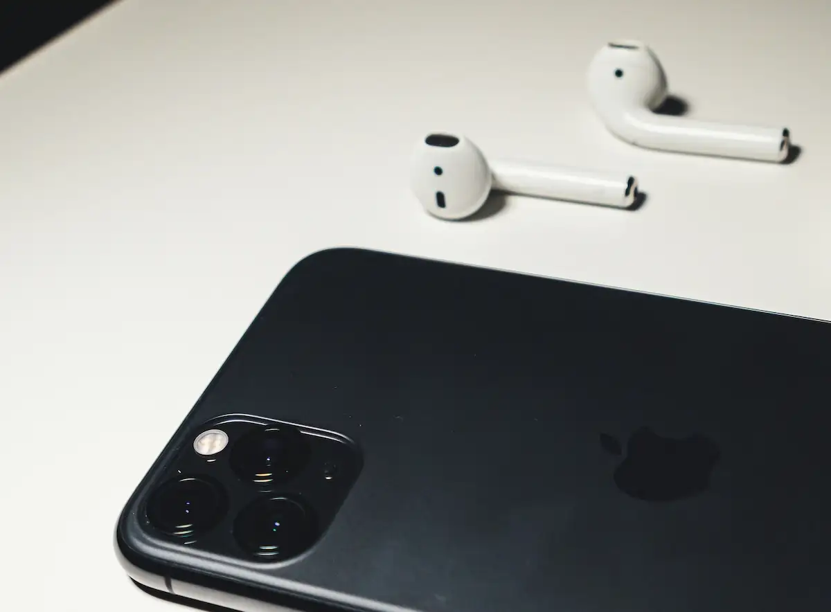 Come pulire il microfono degli AirPods