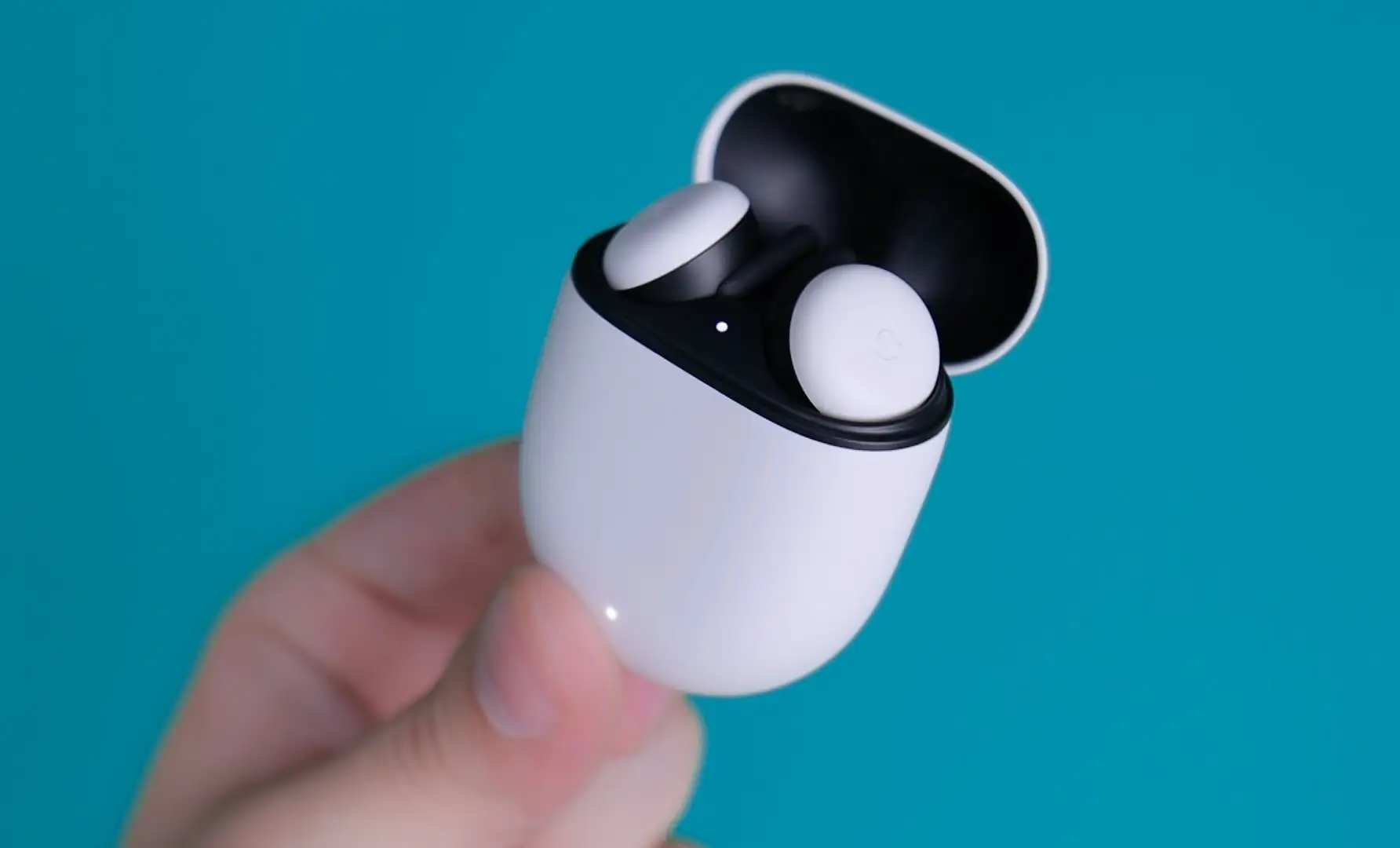 „Google“ pristato „Pixel Buds“ žiniatinklio programą, skirtą „Windows“ ir „Mac“.